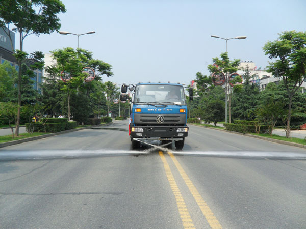 灑水車圖片-前沖 灑水車圖片-前沖