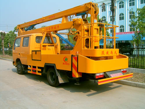 東風(fēng)銳鈴雙排高空作業(yè)車